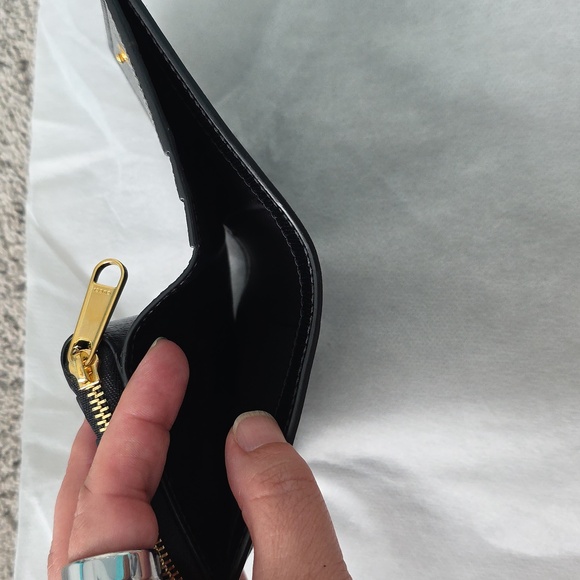 Gucci Script Black Bifold Wallet ** Comes With COA ** - Picture 9 of 11